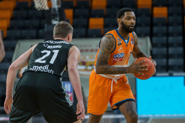 在他12年 在他12年